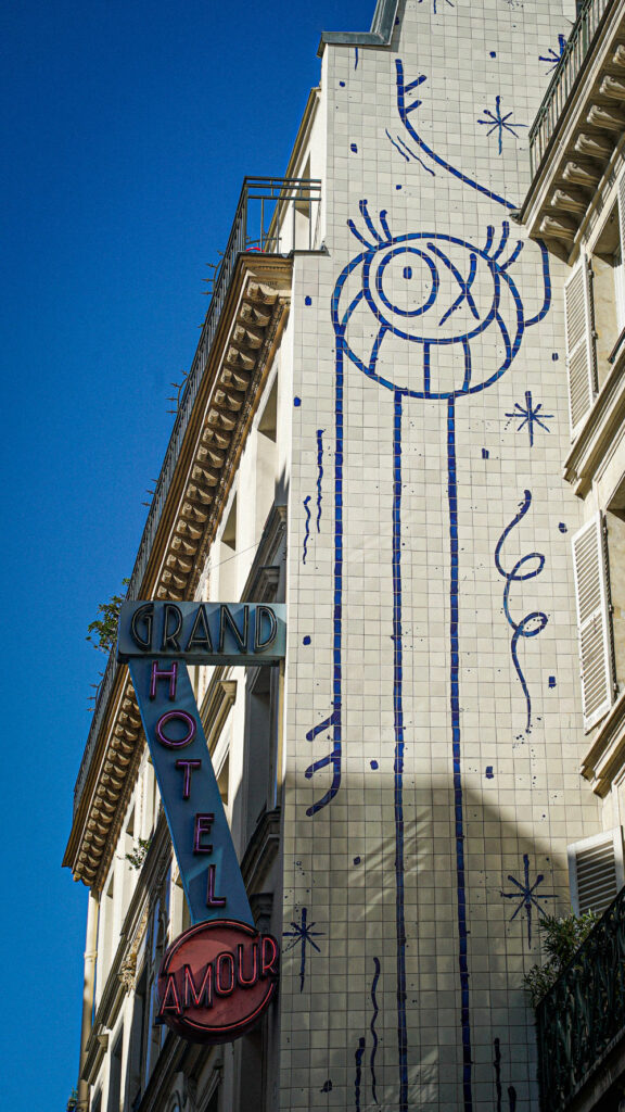 La fresque d'André sur son Hôtel : Hôtel Grand Amour
